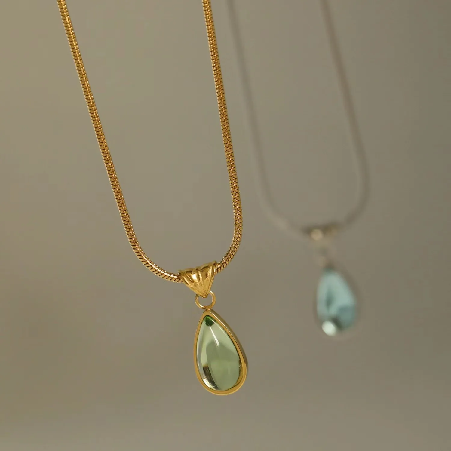 Wholesale-Jewelry-Simple-Style-Water-Droplets-304-Stainless-Steel-18K-Gold-Plated-PVD-Coated-Plating-Snake-Chain-Necklace-display-picture-1
